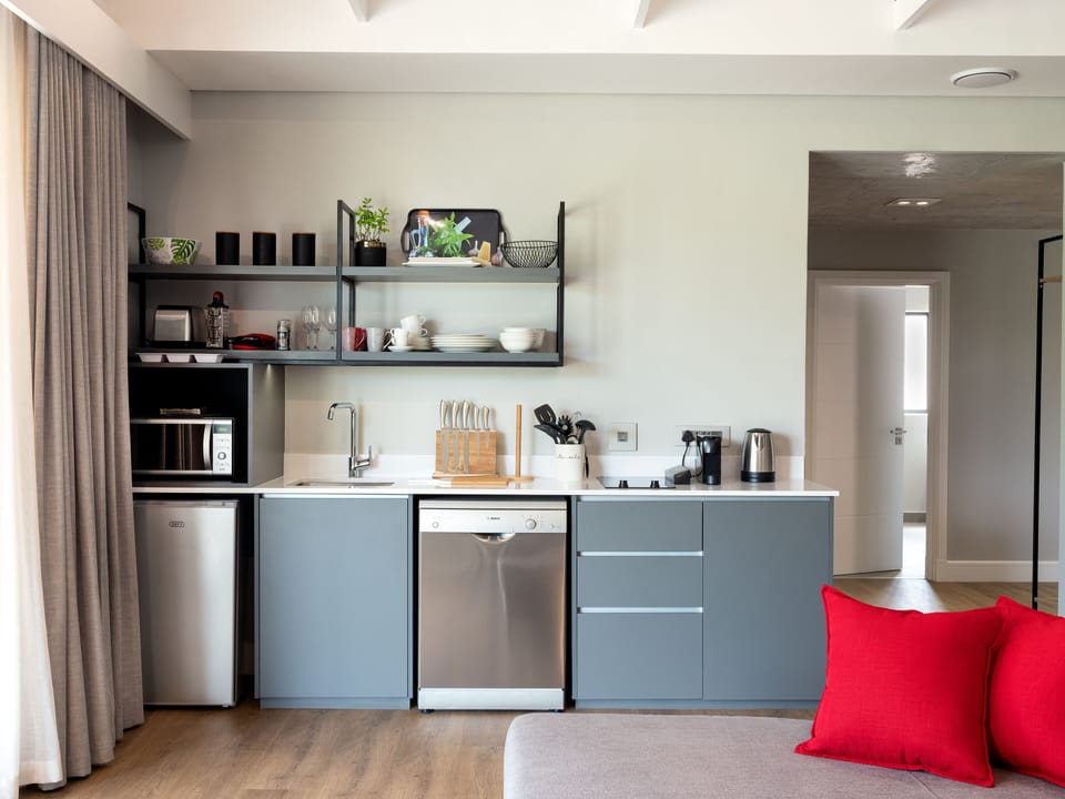 Grand Suite | Private kitchen | Mini-fridge, espresso maker, coffee/tea maker, electric kettle