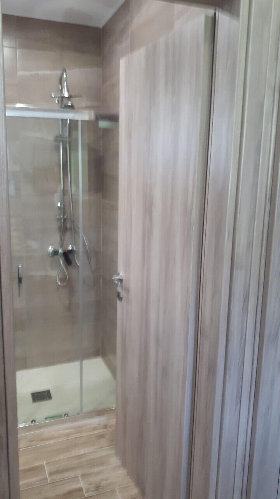 Bathroom shower