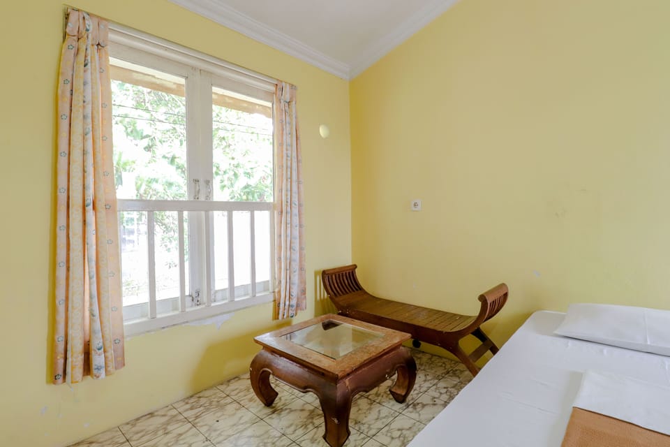Standard Double Room | Desk, bed sheets