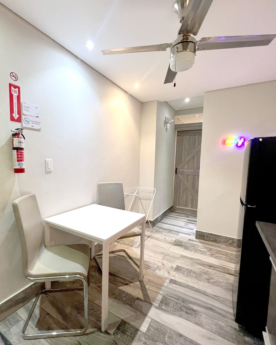 Classic Single Room | Dining room