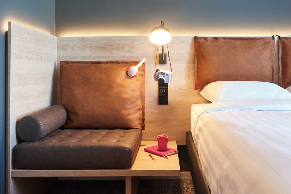 Laptop workspace, soundproofing, free WiFi, bed sheets