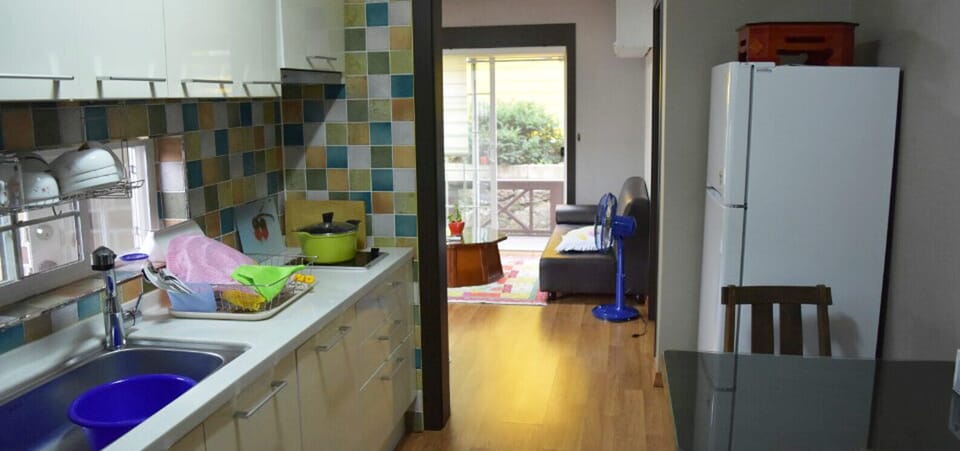 Deluxe Room, Kitchenette (1-1) | Private kitchenette | Electric kettle