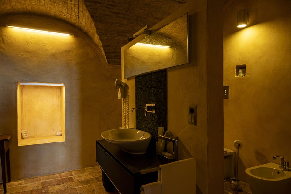 Junior Suite | Bathroom | Free toiletries, hair dryer, bathrobes, slippers