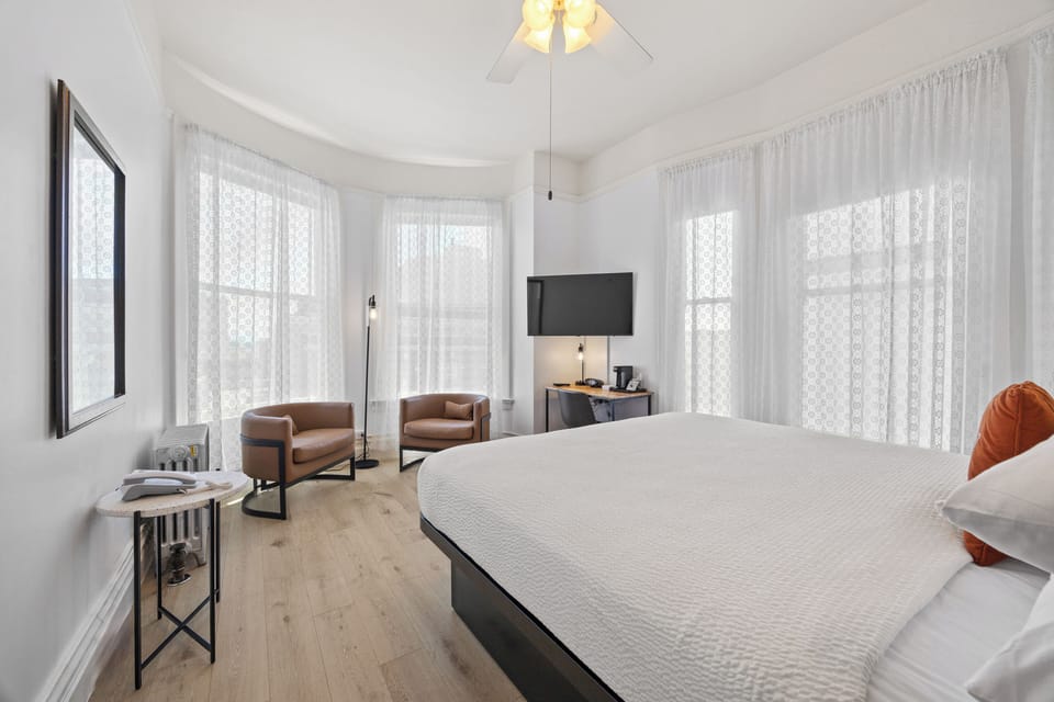Room, 1 King Bed (Sunny Bay) | Egyptian cotton sheets, premium bedding, in-room safe, desk
