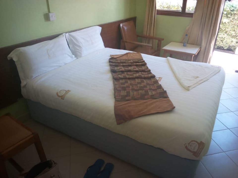 Double Room | Desk, blackout drapes, free WiFi, bed sheets