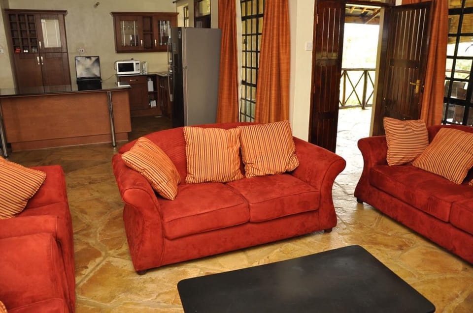 Cottage | Living room | 32-inch flat-screen TV with digital channels, TV