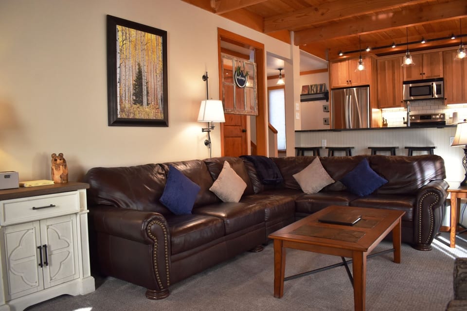 Townhome, 3 Bedrooms | Living area