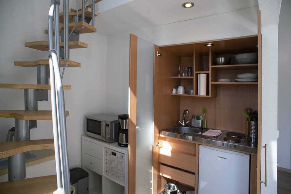Comfort Studio | Private kitchenette | Fridge, microwave, stovetop, coffee/tea maker