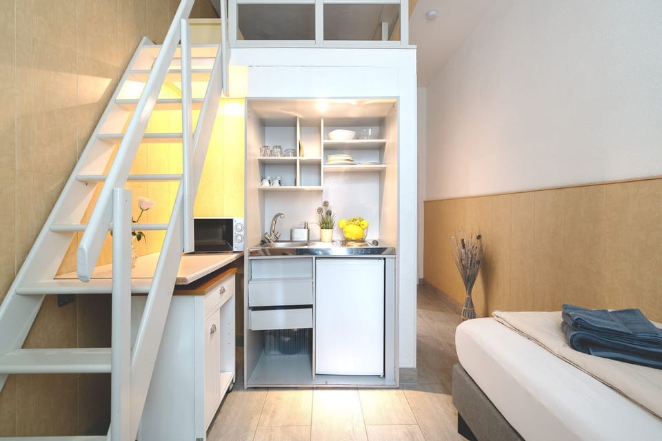 Standard Single Room | Living area | Flat-screen TV