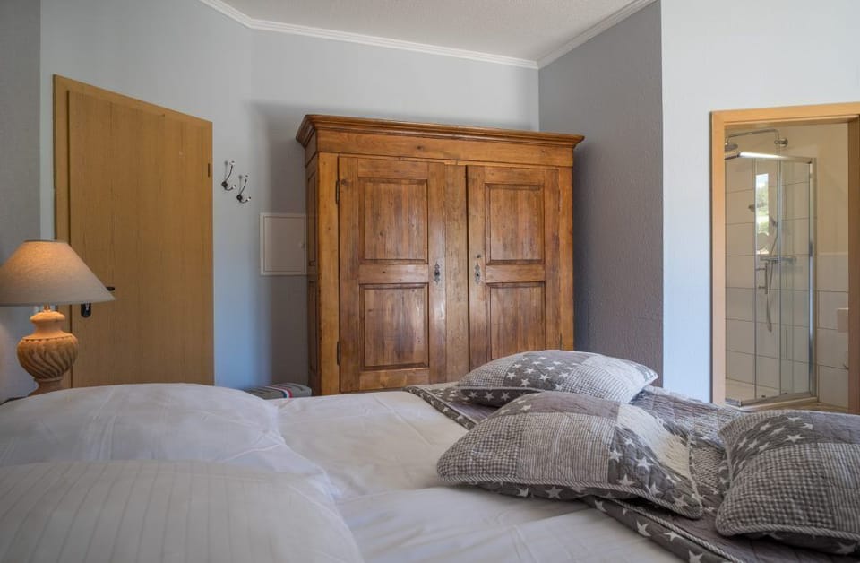 Comfort Double Room, Balcony (Comfort Balcony L) | Individually decorated, individually furnished, desk, free WiFi