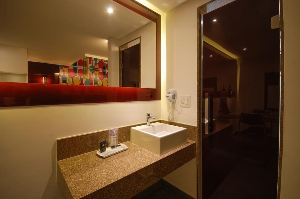 Luxury Room | Bathroom sink