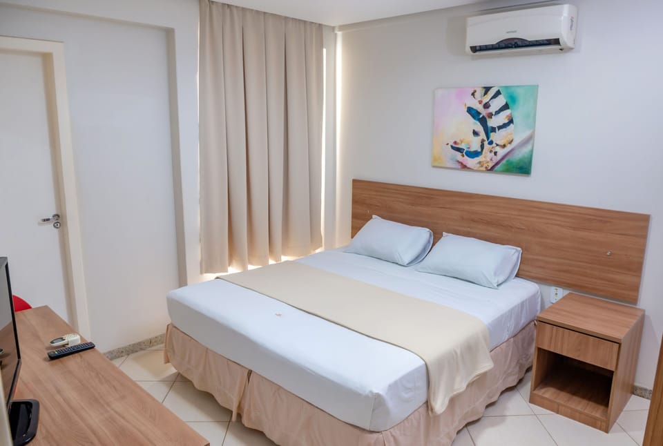 Single Room, 1 Double Bed | Minibar, desk, free WiFi, bed sheets