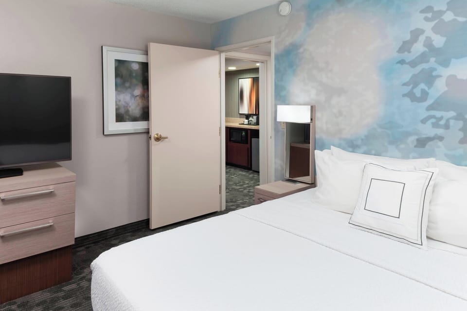 Suite, 1 King Bed with Sofa bed, Balcony | Premium bedding, desk, iron/ironing board, free cribs/infant beds