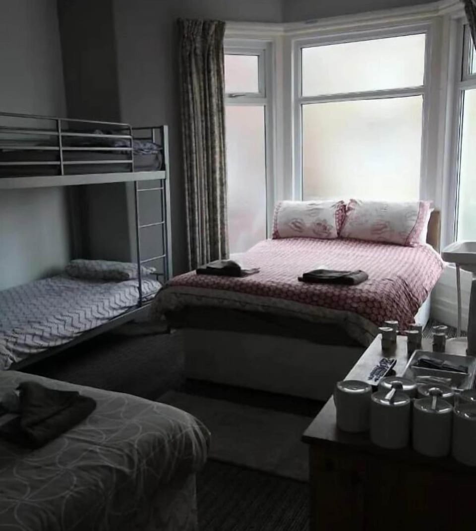 Family Room, Multiple Beds