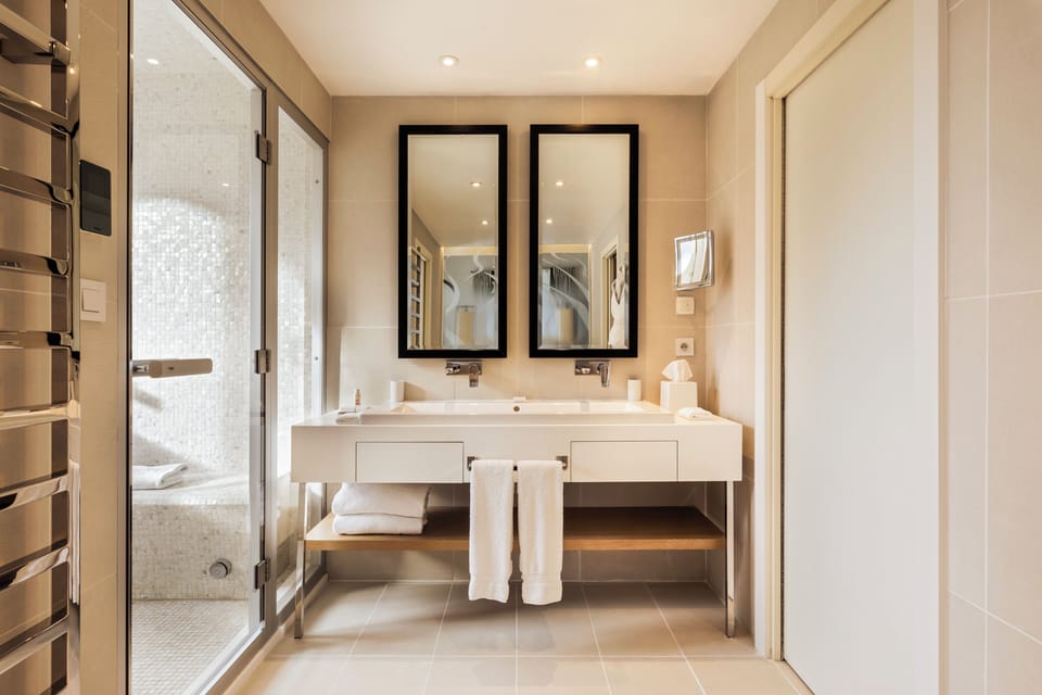 Suite | Premium bedding, free minibar items, in-room safe, blackout drapes