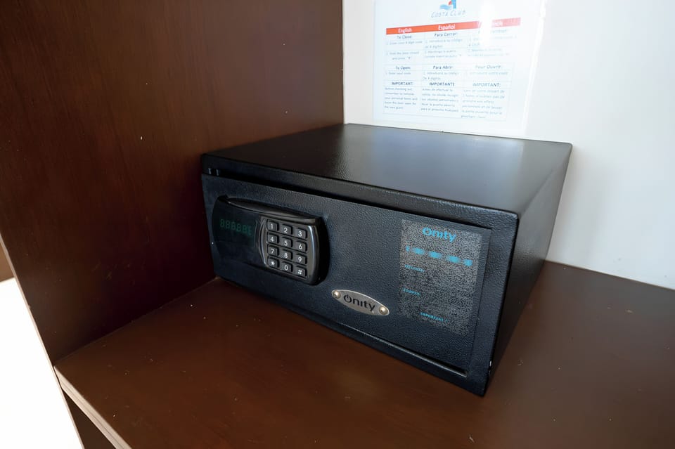 In-room safe, desk, bed sheets