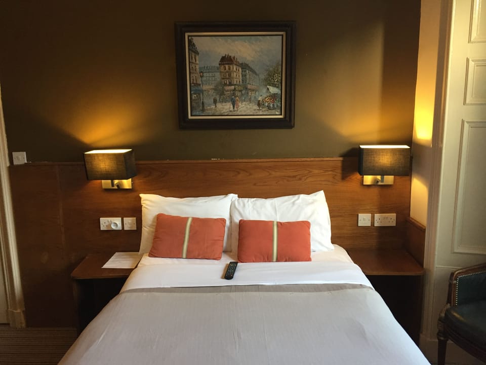 Classic Double Room | Individually decorated, individually furnished, desk, iron/ironing board