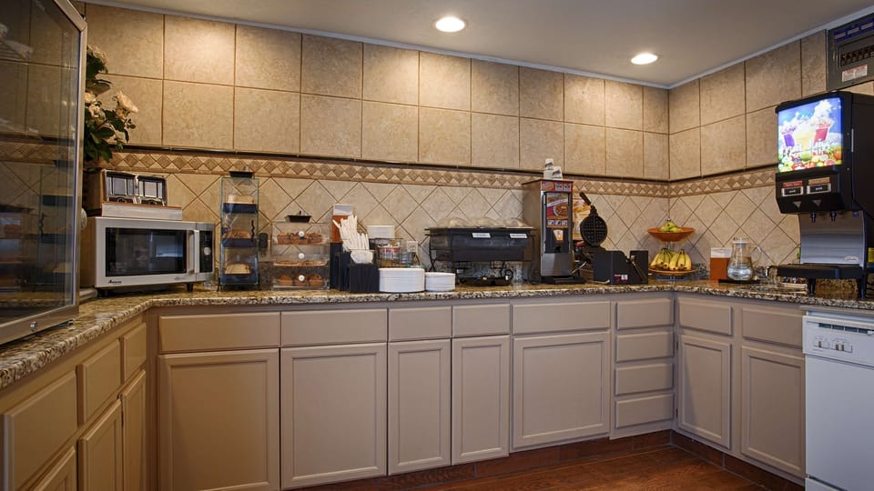 Free daily continental breakfast