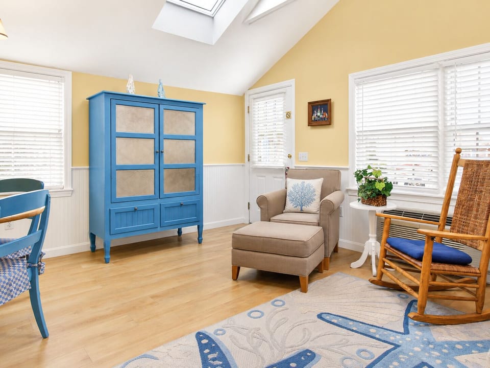 Cottage, 1 Bedroom | Alarm clocks, bed sheets