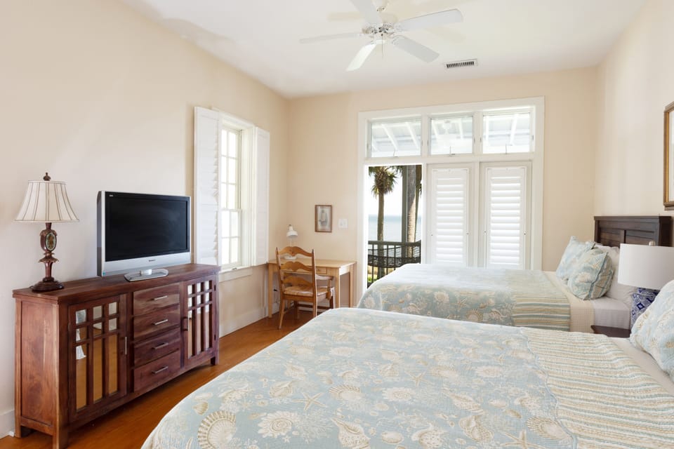 Cottage, 2 Bedrooms, Harbor View | 2 bedrooms, premium bedding, in-room safe, individually decorated