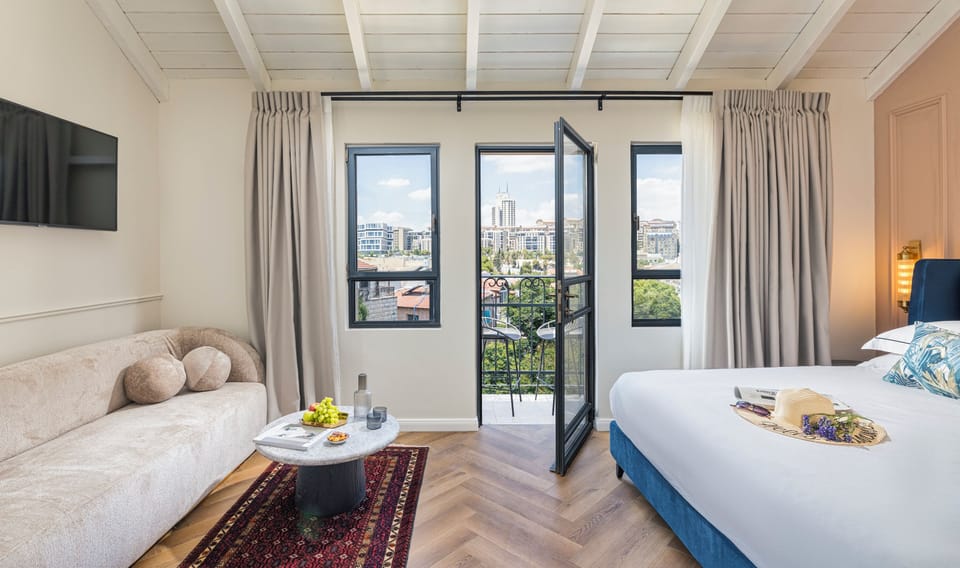 Deluxe Suite, Balcony | Premium bedding, minibar, individually decorated, desk