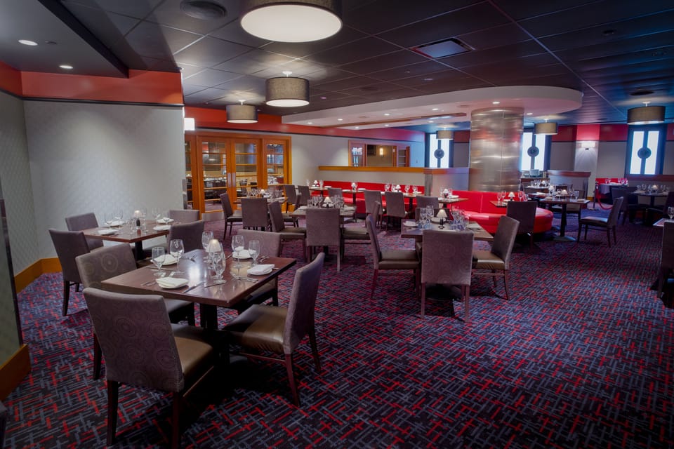 6 restaurants; breakfast, lunch, and dinner served