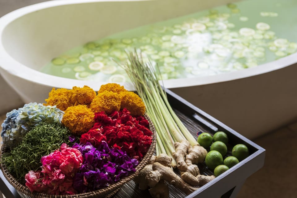 Couples treatment rooms, aromatherapy, hot stone massages