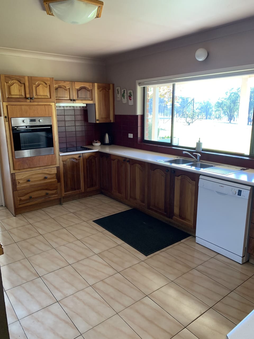 The Homestead (5 King Beds or 12 Single Beds) | Private kitchen | Coffee/tea maker, full-size fridge, microwave, oven