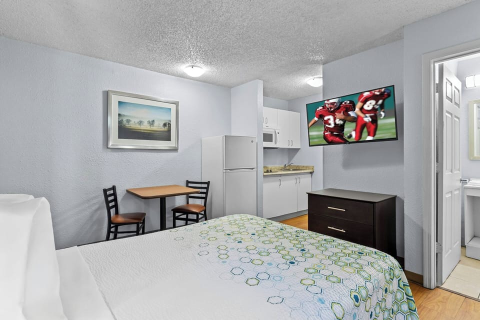 Desk, free WiFi, bed sheets