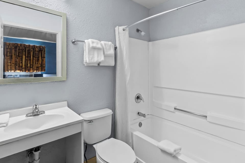 HomeTowne Studios by Red Roof Orlando South Hotel in Orlando