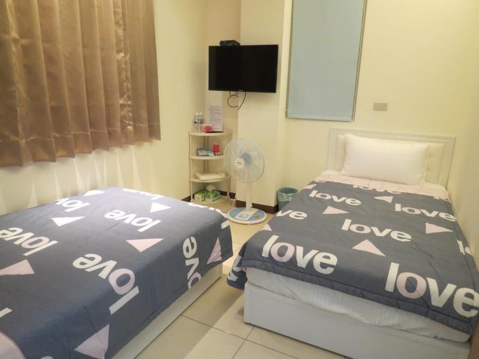 Economy Twin Room, Shared Bathroom | Free WiFi