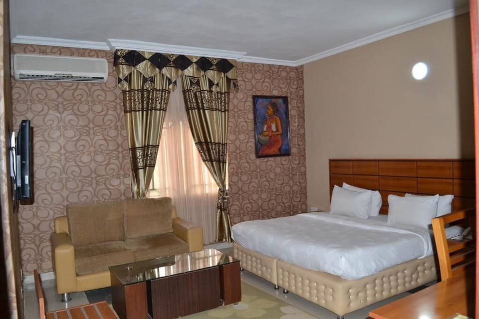 Superior Room | In-room safe, individually decorated, individually furnished, desk