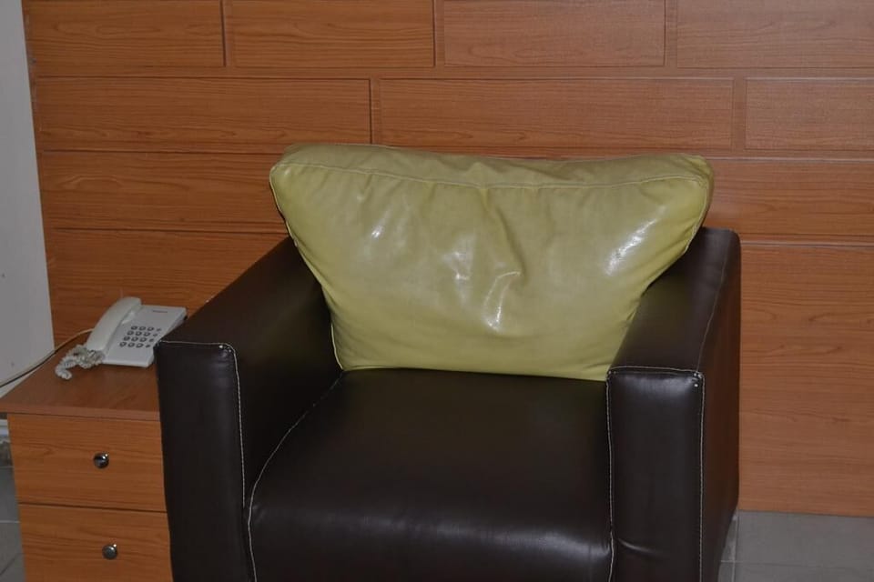 Executive Room | In-room safe, individually decorated, individually furnished, desk
