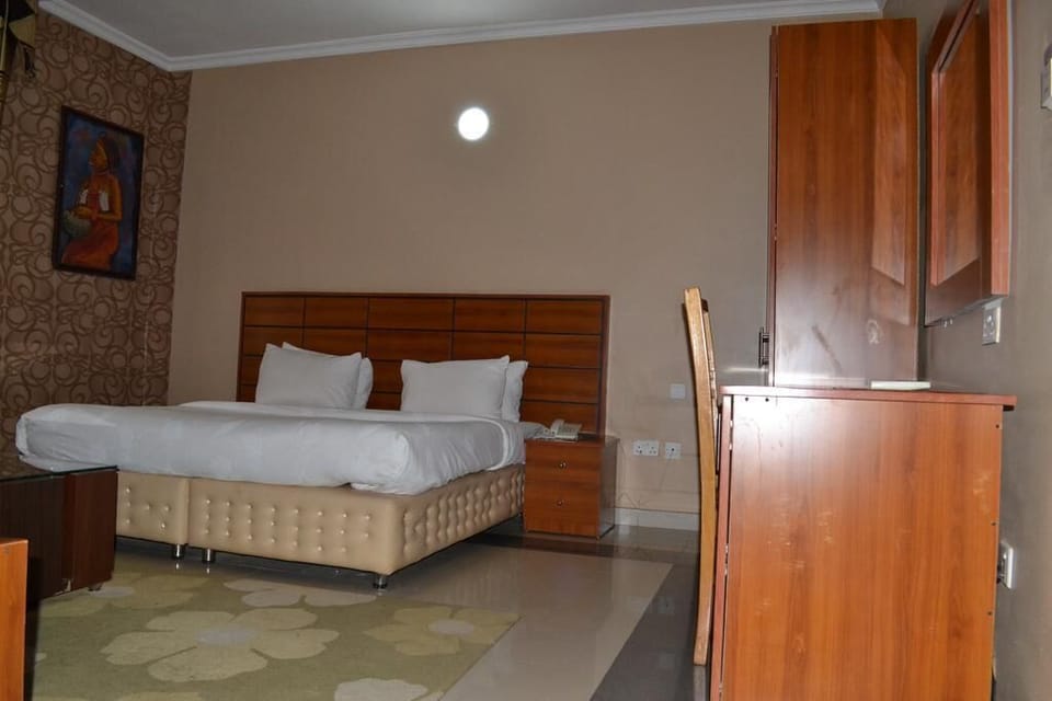 In-room safe, individually decorated, individually furnished, desk