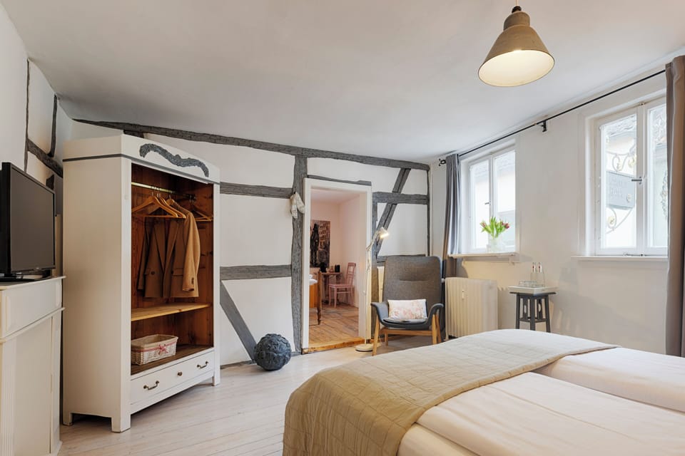 Comfort Studio Suite, 2 Bedrooms, Non Smoking | Hypo-allergenic bedding, individually decorated, individually furnished