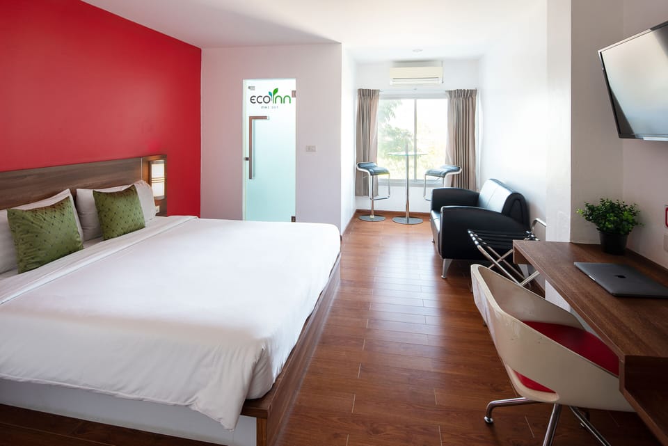 Premier Deluxe, 1 King Bed, Non Smoking, City View | In-room safe, desk, laptop workspace, free WiFi