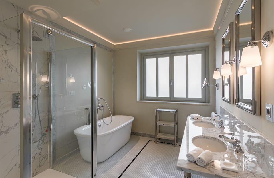 Junior Suite, Terrace | Bathroom | Shower, free toiletries, hair dryer, bathrobes