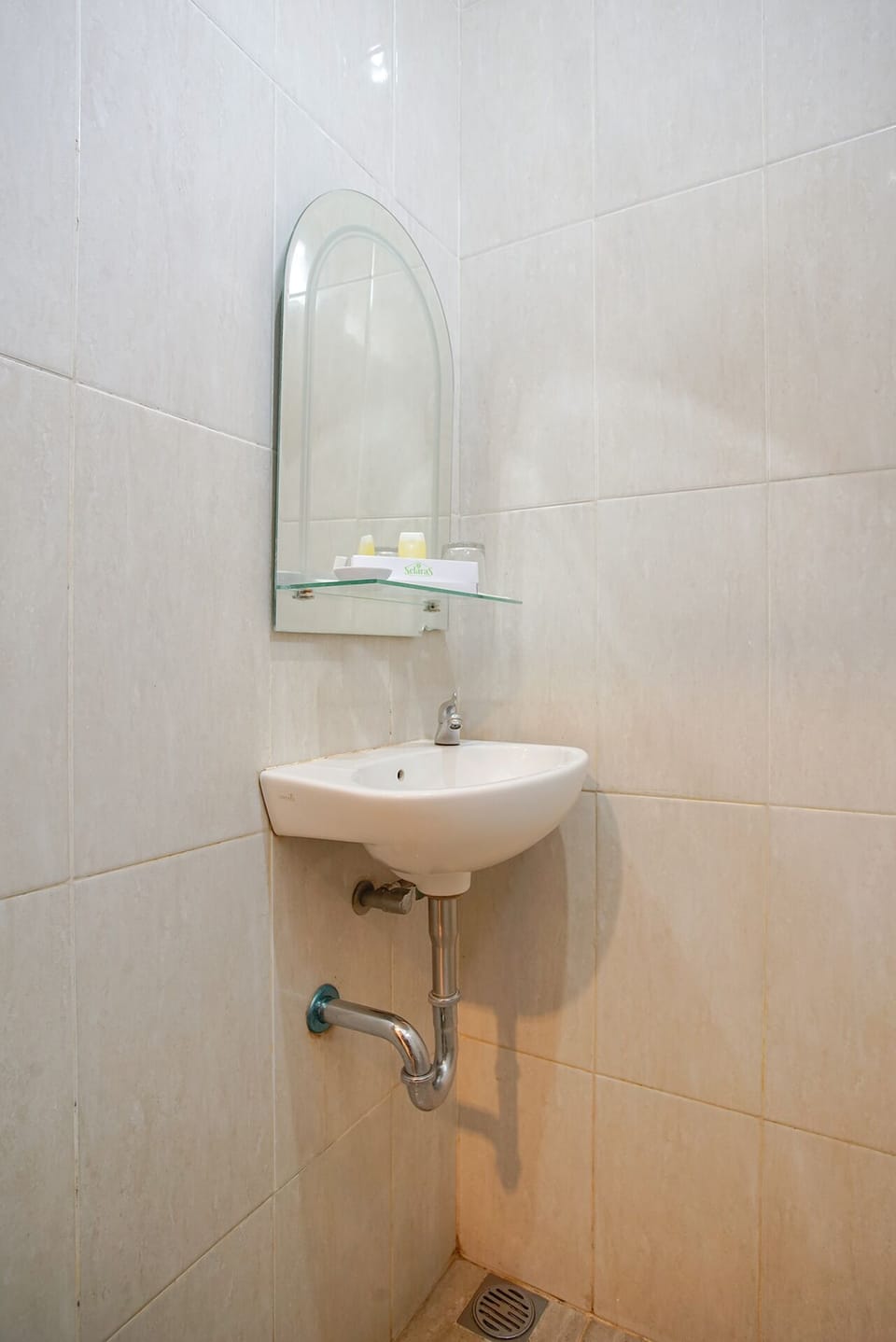 Standard Double Room | Bathroom sink