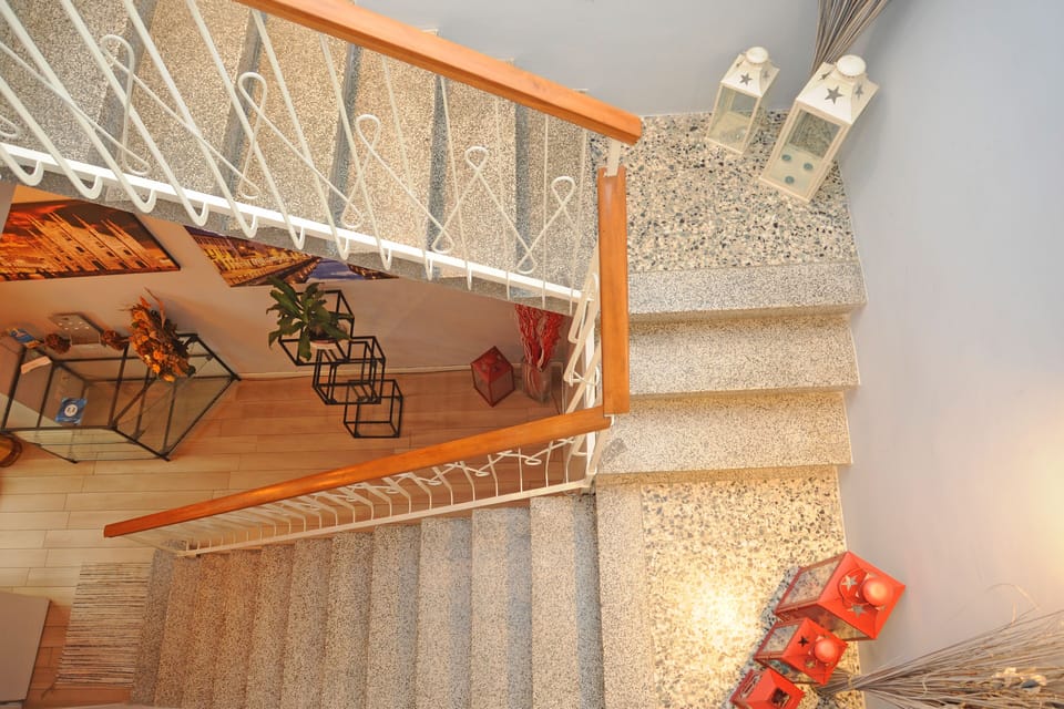 Handrails in stairways