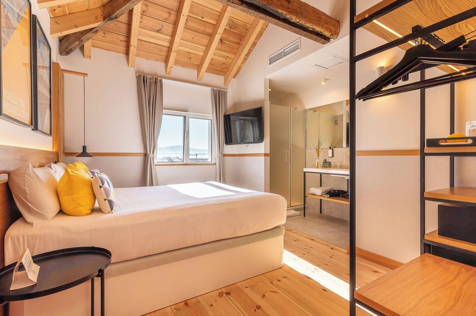 Premier Double or Twin Room | Down comforters, minibar, in-room safe, desk