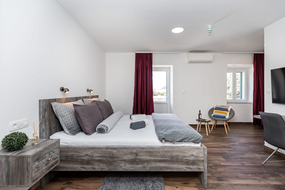 Deluxe Double or Twin Room, Balcony | In-room safe, desk, iron/ironing board, free WiFi