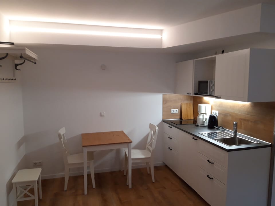 Basic Studio (Souterrain) | Private kitchen | Coffee/tea maker