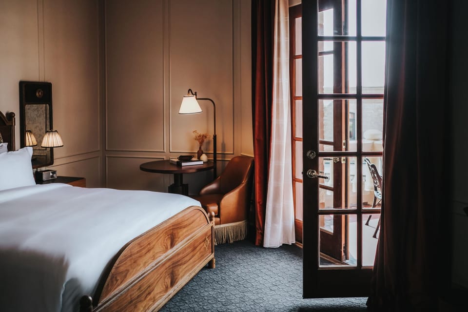 Room, 1 King Bed, Balcony | Hypo-allergenic bedding, pillowtop beds, minibar, in-room safe