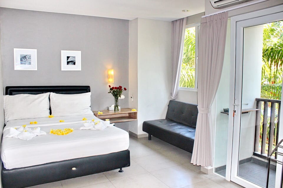 Deluxe Double Room | In-room safe, desk, laptop workspace, blackout drapes