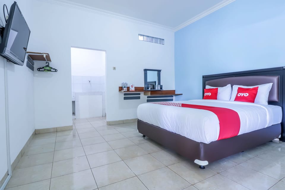 Standard Double Room | Desk, WiFi (free), bed sheets