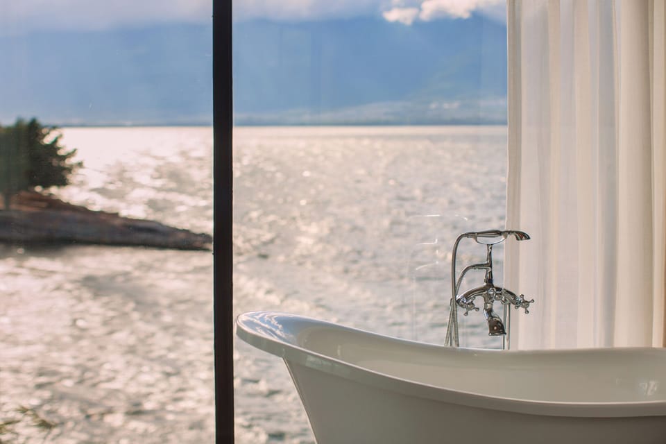 Luxury Suite, Multiple Beds, Non Smoking | Bathroom | Free toiletries, hair dryer, bathrobes, slippers