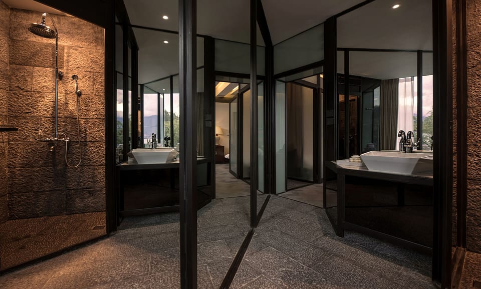 Deluxe Suite, Multiple Beds, Non Smoking | 1 bedroom, minibar, in-room safe, desk