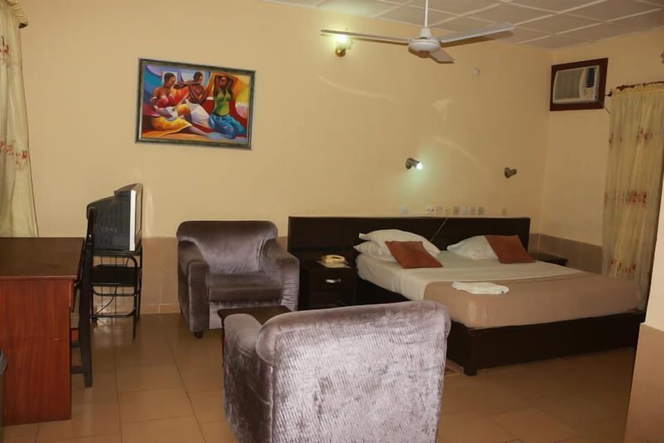 Business Room | Free WiFi