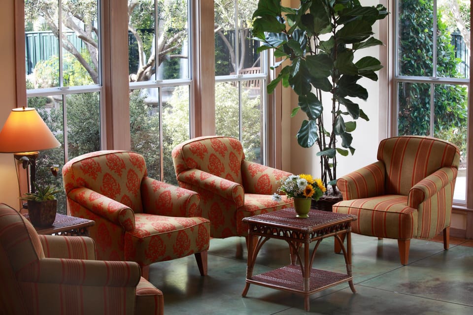 Lobby lounge