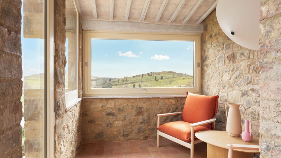 Panoramic Suite | In-room safe, desk, iron/ironing board (on request), WiFi (free)